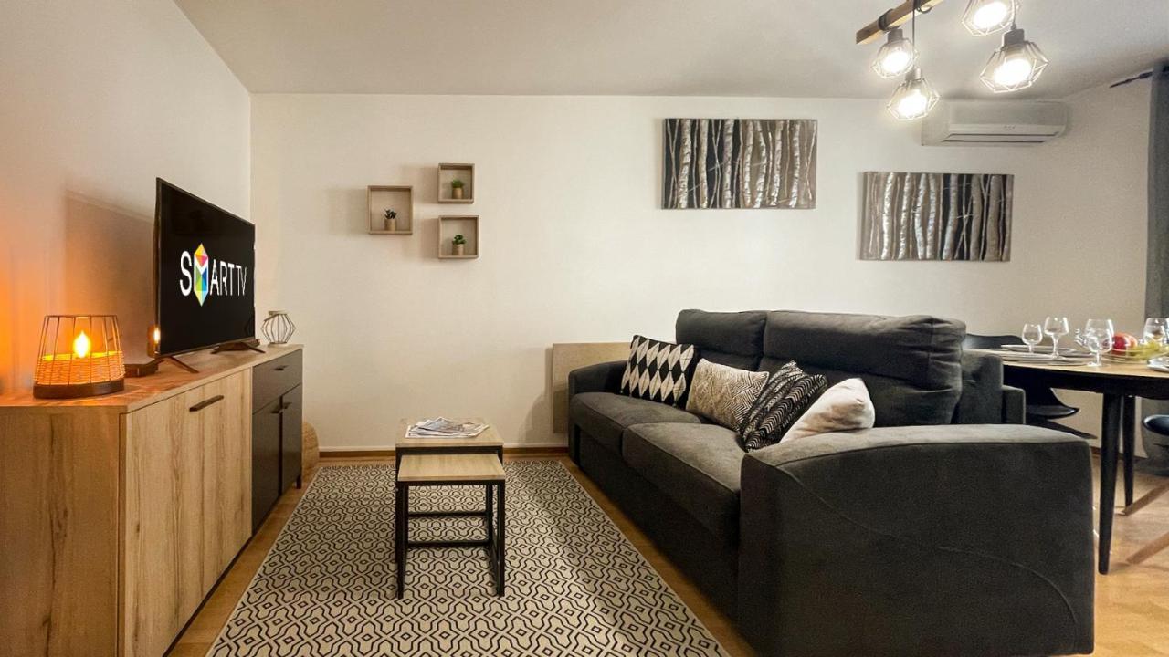 Homey Wood: Cozy Apartment Near Geneva with Private Parking and Balcony Annemasse Exterior photo