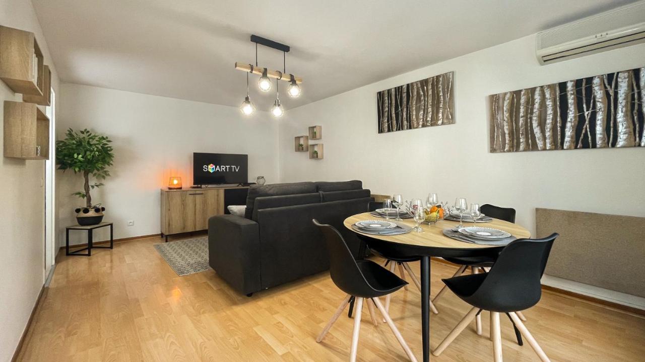 Homey Wood: Cozy Apartment Near Geneva with Private Parking and Balcony Annemasse Exterior photo